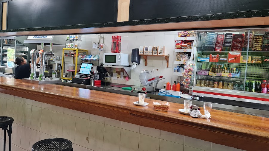 Bar cafetería estación Repsol