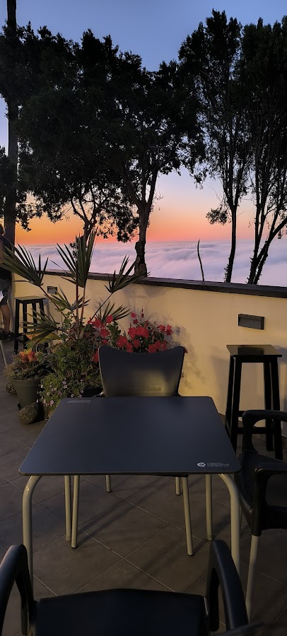 Bar Cafetería Jardín ( restaurante)