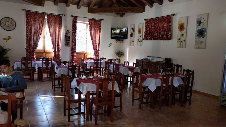 Cafetería Restaurante El surtidor .