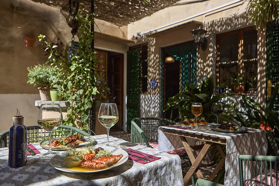 DOKA Restaurant / Can Busquets Hotel d