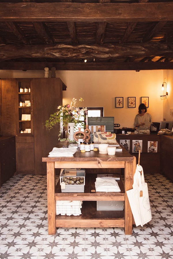 Juntos House Restaurant & Boutique