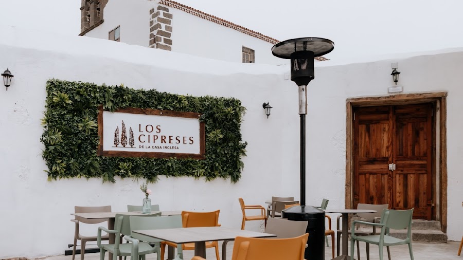 Los Cipreses de La Casa Inglesa