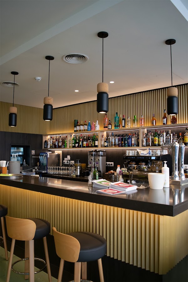 Restaurant + NATURAL