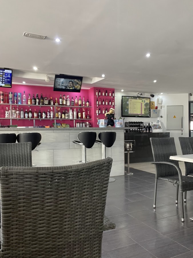 Las Rosa's - George's Bar & Restaurant