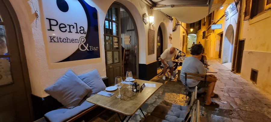 Perla kitchen & bar