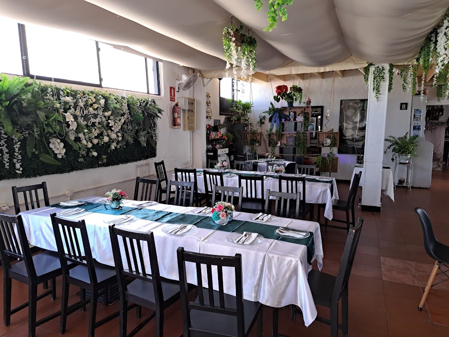 Restaurante Peruano y comida canaria Cuatro Hojas
